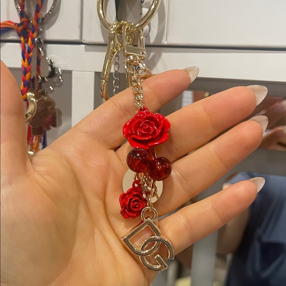 Dolce & Gabbana Red Rose Charm Keychain with Interlocking Logo Accent⭐️⭐️⭐️⭐️⭐️